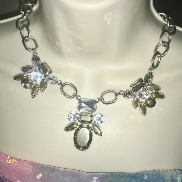 Glamorous Draping Calvicle BIB Statement Necklace - Picture 3 of 8